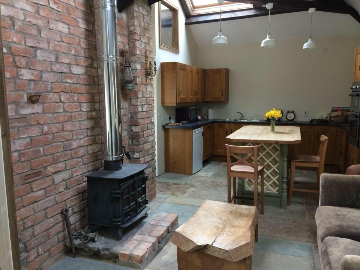 Tracey'S Farmhouse Cottage Белфаст Экстерьер фото